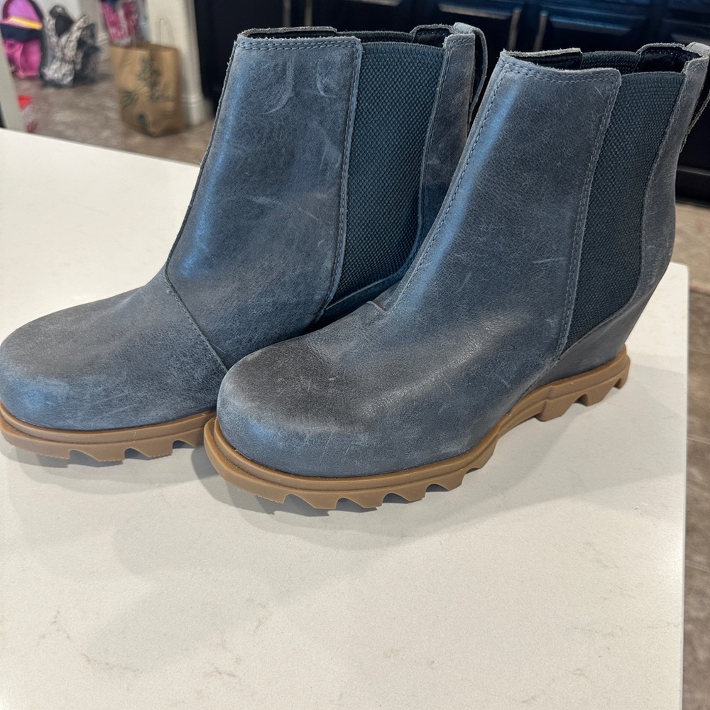 Sorel Joan of Arctic wedge booties - excellent condition! 9.5